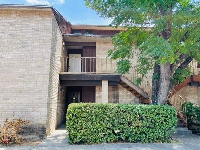 Primary Photo - 100 Hillside Rd