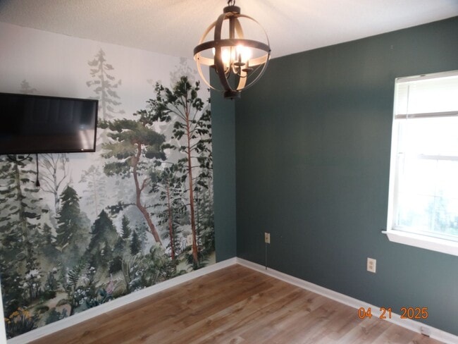 Building Photo - Great location