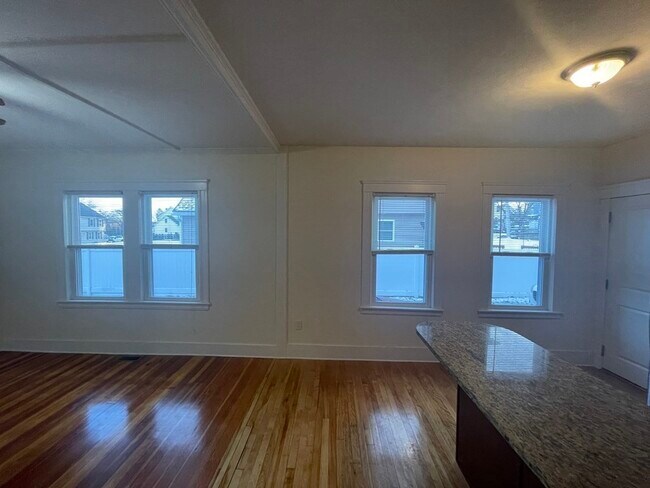 Building Photo - 290 Hilldale Ave