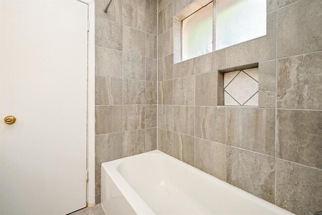 Building Photo - 19226 Plantain Dr