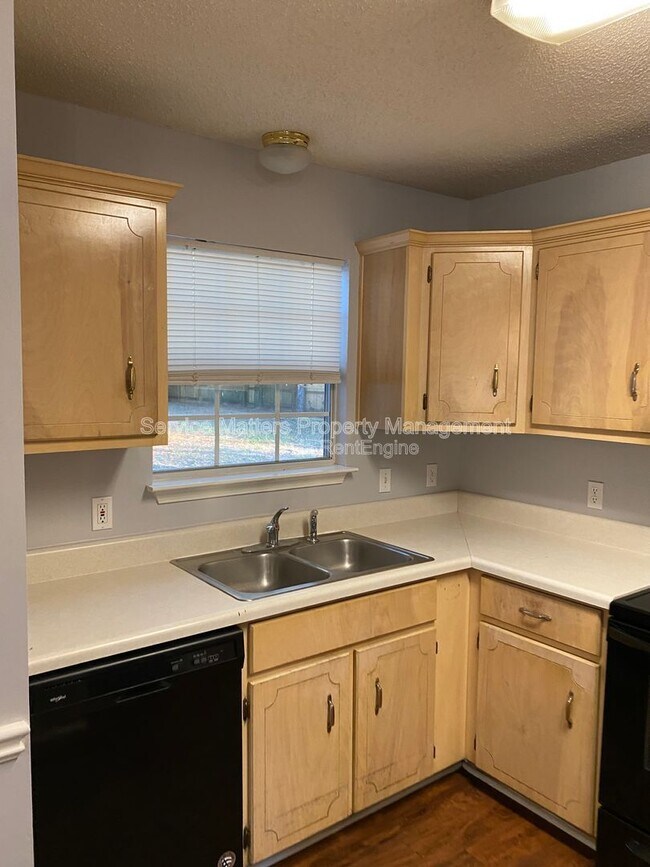 Building Photo - 5746 Rolling Hills Dr