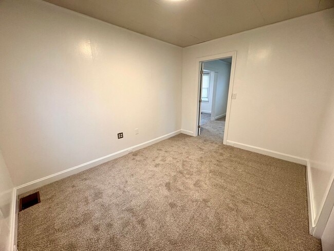 Building Photo - 2 Bedroom 1 Bathroom in Middletown!