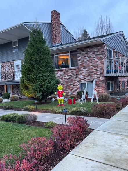 Building Photo - 2755 NE Hogan Dr