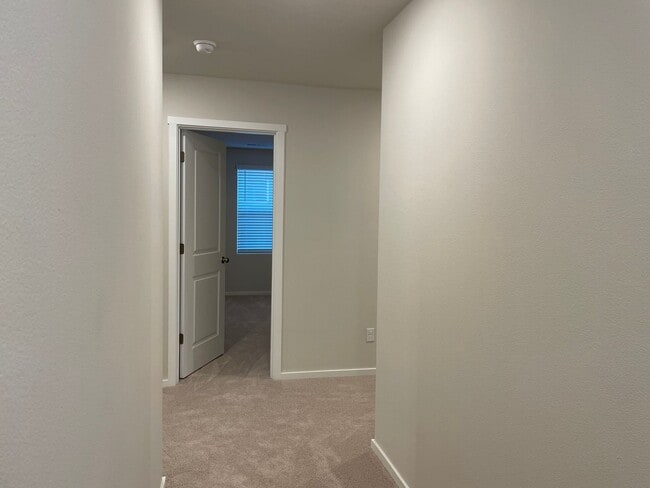 Building Photo - Don’t Miss This! Spacious Vancouver Home with Large Yard & Double Garage.