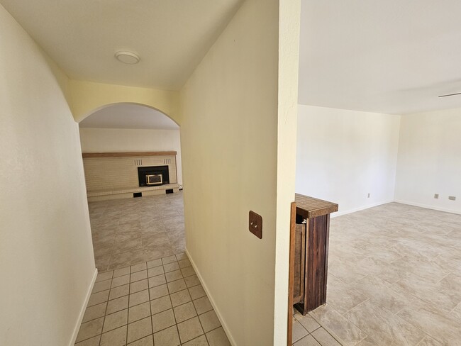 Building Photo - 1353 Santa Cruz Dr