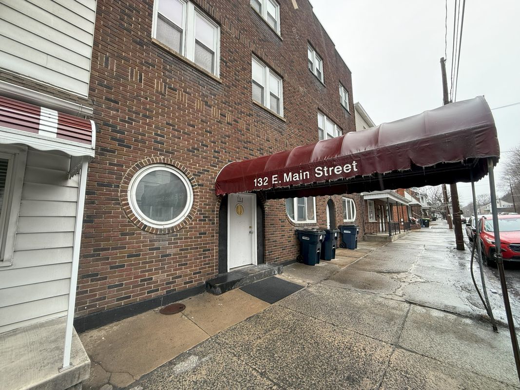 Building Photo - 132 E Main St