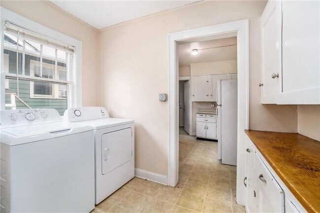 Building Photo - 1300 Rockhurst Rd