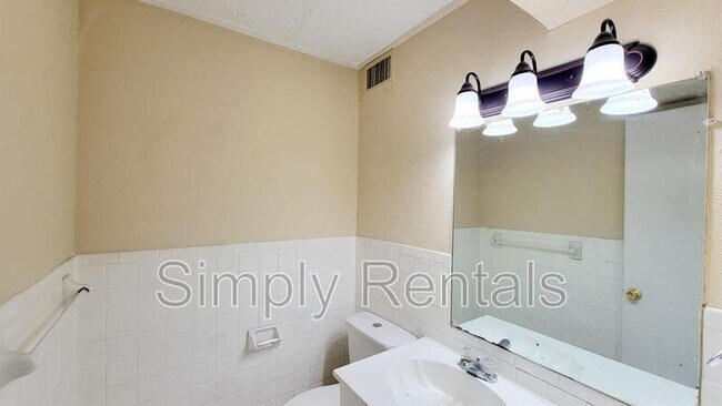 Building Photo - 400 Bill Bradford Rd