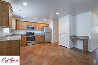 Building Photo - End Unit, DOG-FRIENDLY 3 Bedroom Townhome ...