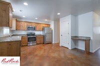 Building Photo - End Unit, DOG-FRIENDLY 3 Bedroom Townhome ...