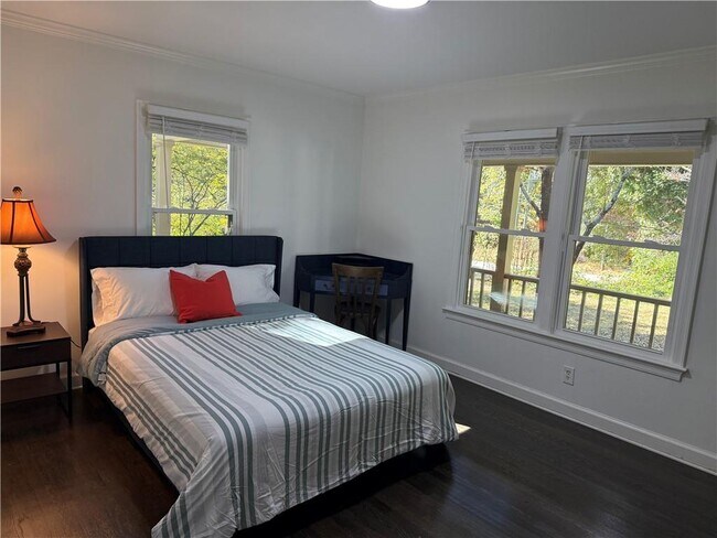 Building Photo - 1140 Goodwin Pl NE