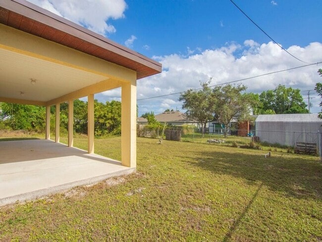 Building Photo - 2543 SE Price Ct