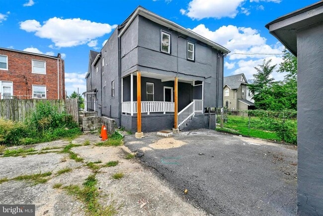 Building Photo - 618 Chestnut Hill Ave
