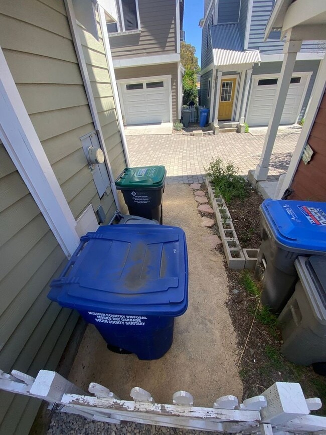 Building Photo - Studio townhouse with attached garage close to Downtown SLO