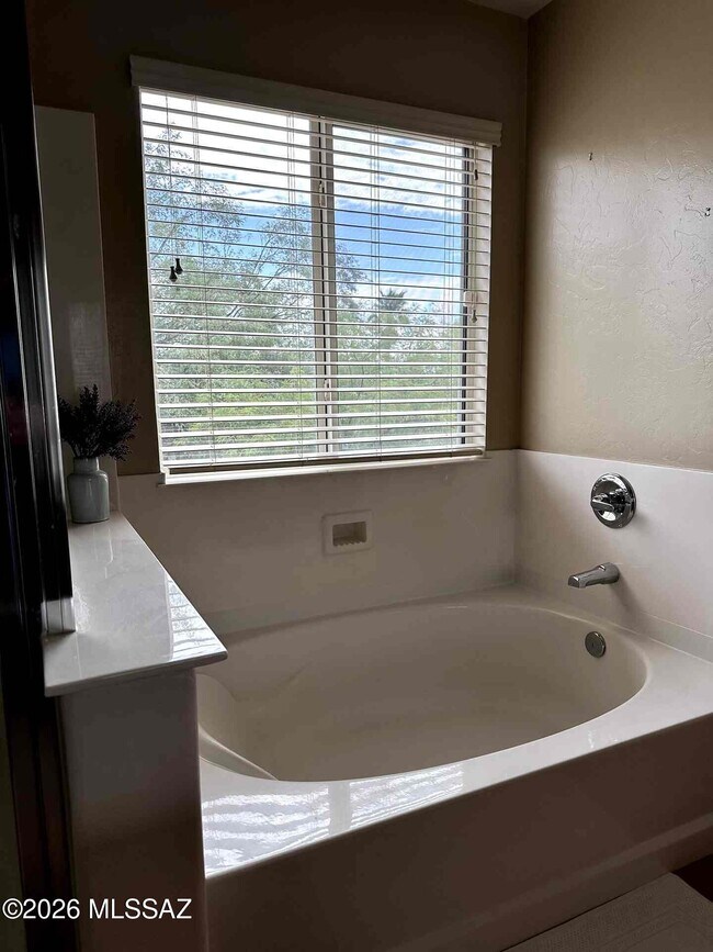 Building Photo - 5890 N Orangetip Dr
