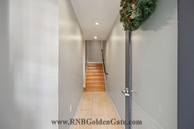 Building Photo - Gorgeous 3 bedroom, 2 and a half bathroom condo in Bernal Park for rent!