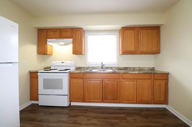 Building Photo - 319 Edgewood Dr