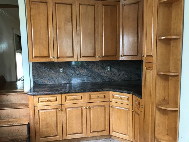 Custom cabinets and granite counter tops. - 23 south 6th avenue