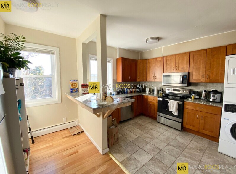 Building Photo - 10 Bickford Ave