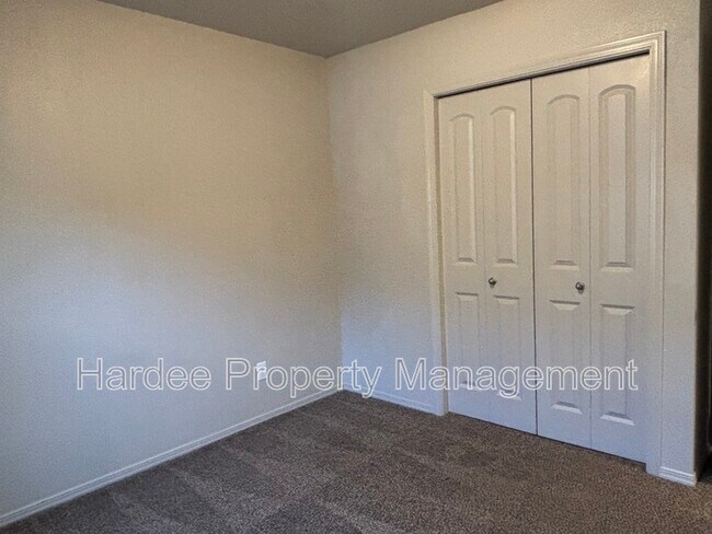 Building Photo - 8228 W Snohomish St