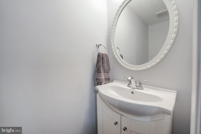 Building Photo - 5326 Larochelle Ct