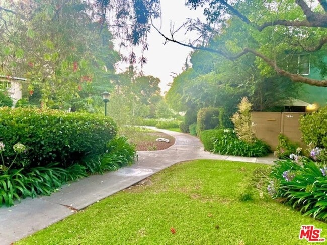 Building Photo - 5286 Village Green