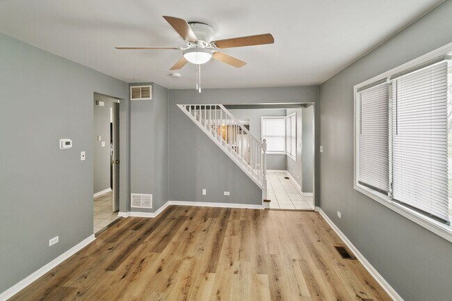 Building Photo - 14500 Sawyer Ave