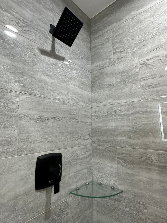 Building Photo - NEW CONSTRUCTION 5 Bed 3 Bath w/ Walk Out ...