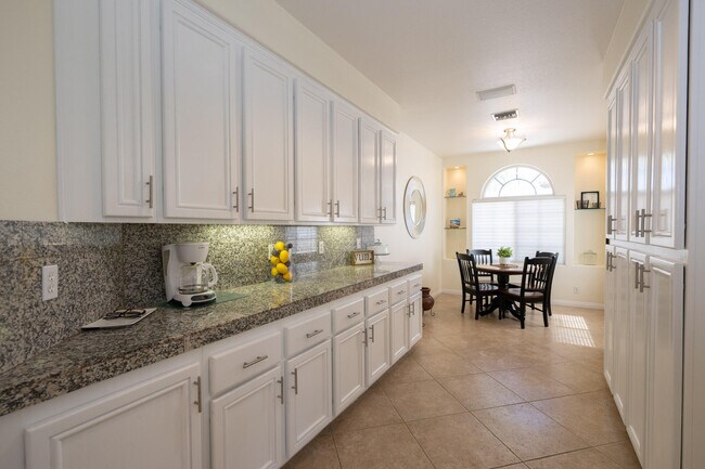 Building Photo - 45439 Shaugnessy Dr