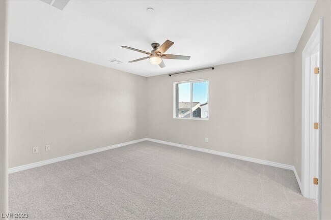 Building Photo - 372 Rosefinch St