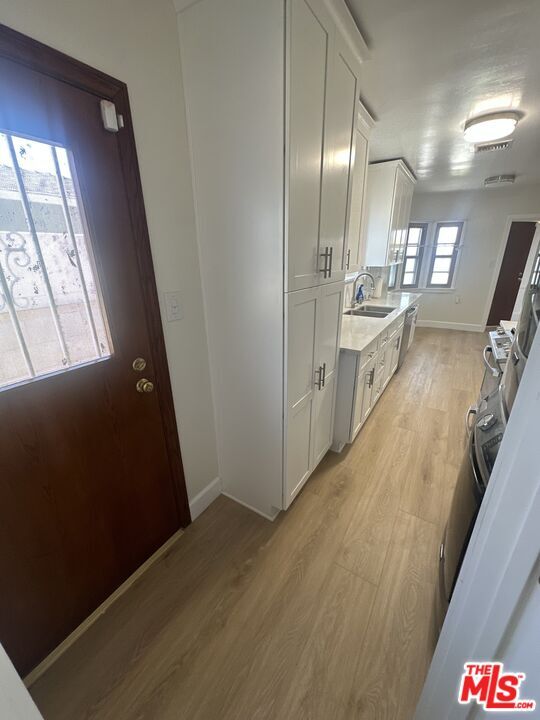 Building Photo - 10410 S Manhattan Pl