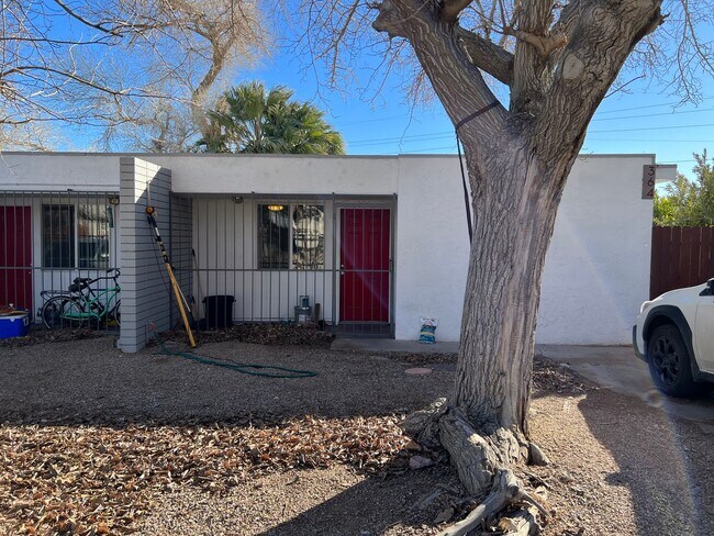 Building Photo - Rent Ready GATED 1BD/1BA. FRESH PAINT & ST...