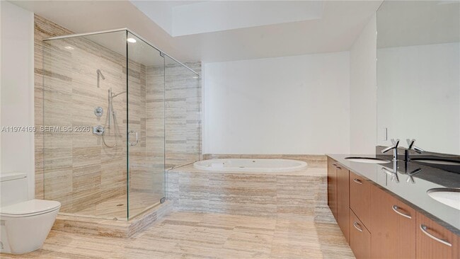 Building Photo - 16001 Collins Ave