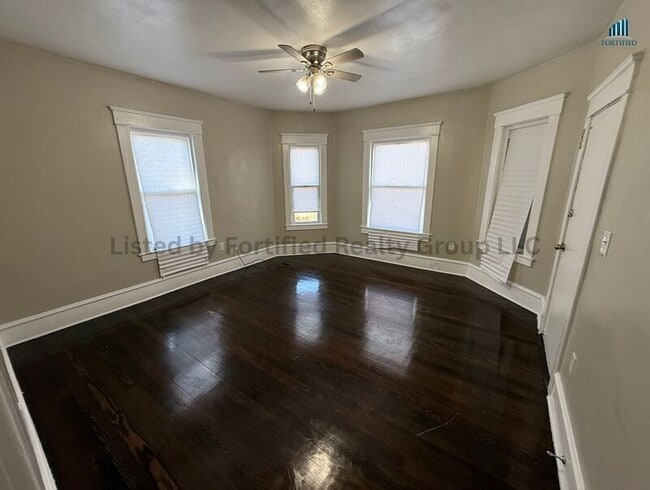 Building Photo - 170 King St