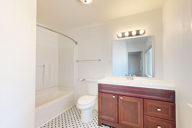 Building Photo - Farmhouse - Showings now Available