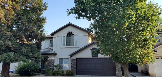 Building Photo - Beautiful Four Bedroom Home in Clovis North School District!