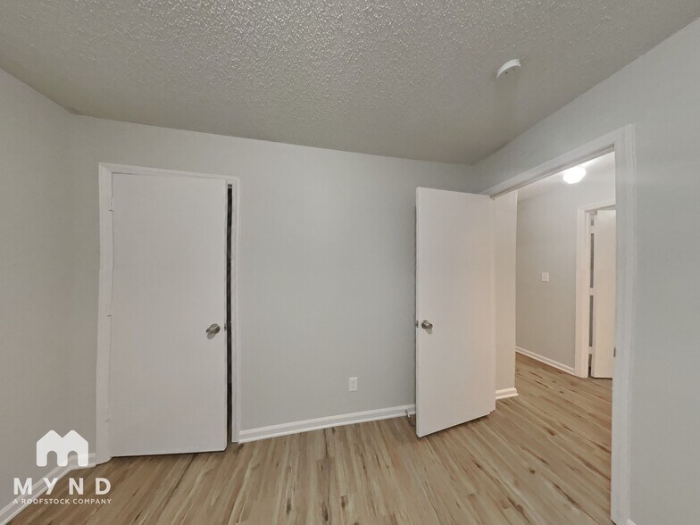 Building Photo - 16812 Clear Creek Dr