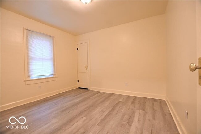 Building Photo - 1417 E Bradbury Ave