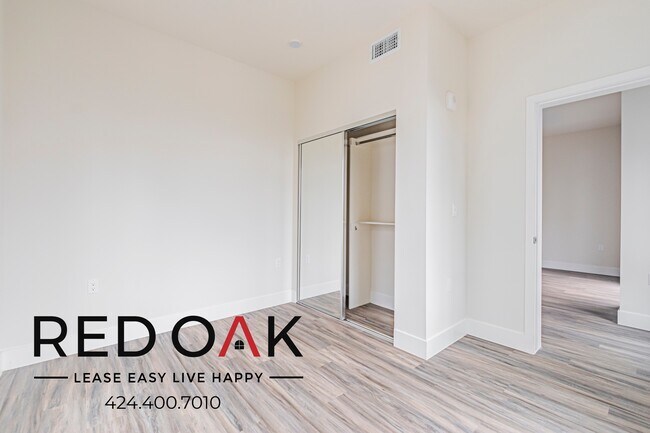 Building Photo - 1037 Dewey Ave