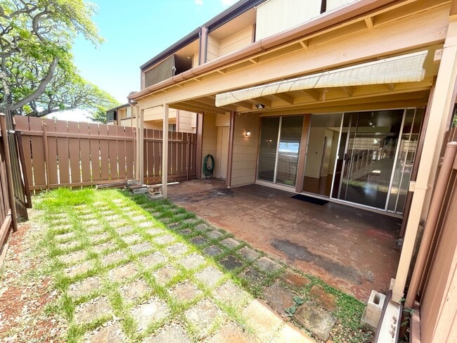 Building Photo - Well Maintained 3 Bed, 2.5 Bath Townhome i...
