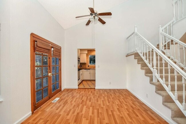 Building Photo - 805 Hawk Ct