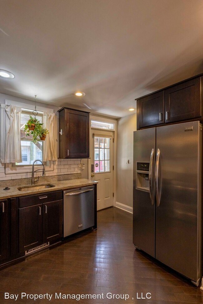 Building Photo - 2 br, 3 bath House - 33 S Curley St