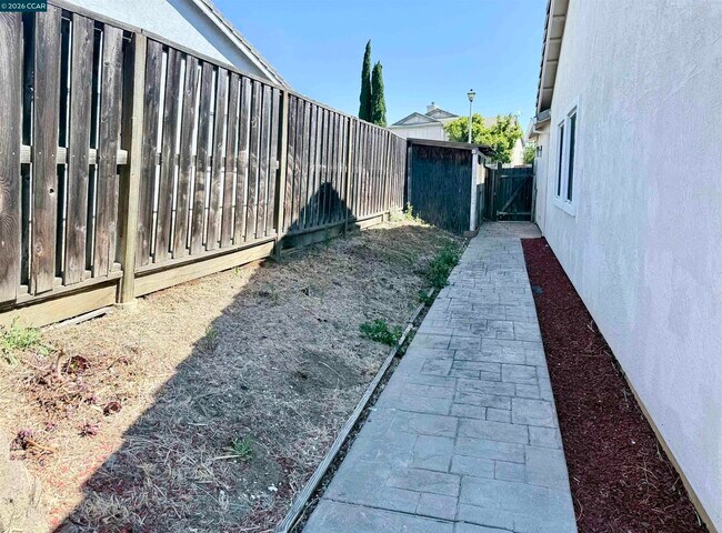 Building Photo - 1746 Highland Cir