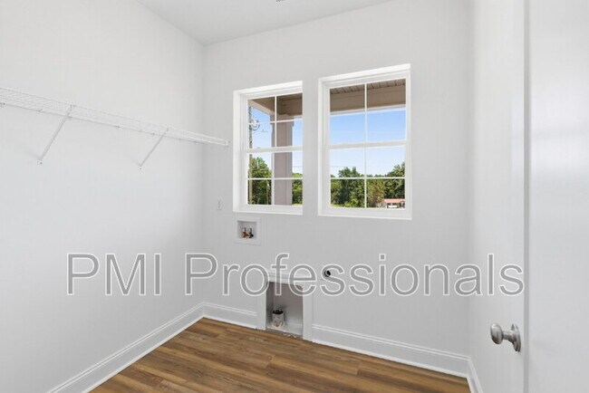 Building Photo - 406 Legends Court
