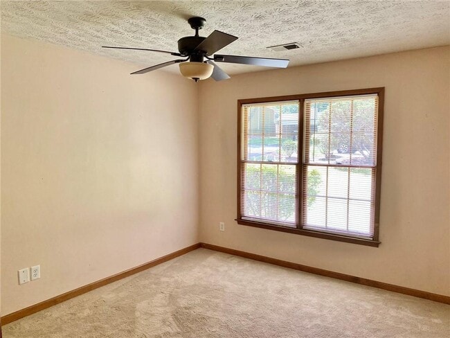 Building Photo - 305 Deergrass Trail