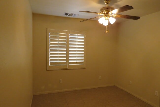 Building Photo - Beautiful 3/2 home in Friendly Hills!