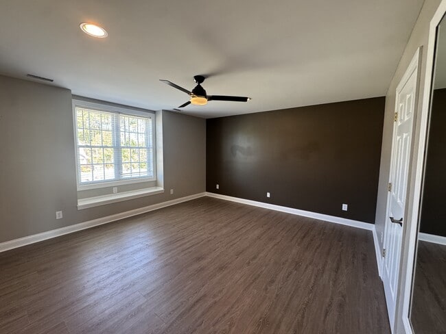 Building Photo - 118 Captains Ln