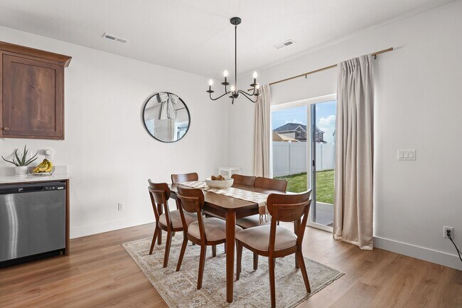 Building Photo - 252 W 800 S