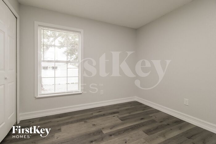 Building Photo - 980 Sylvia Dr