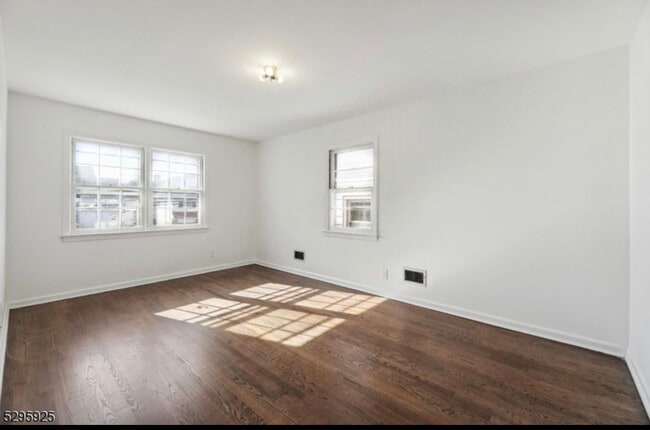 Building Photo - 737 Linden Ave